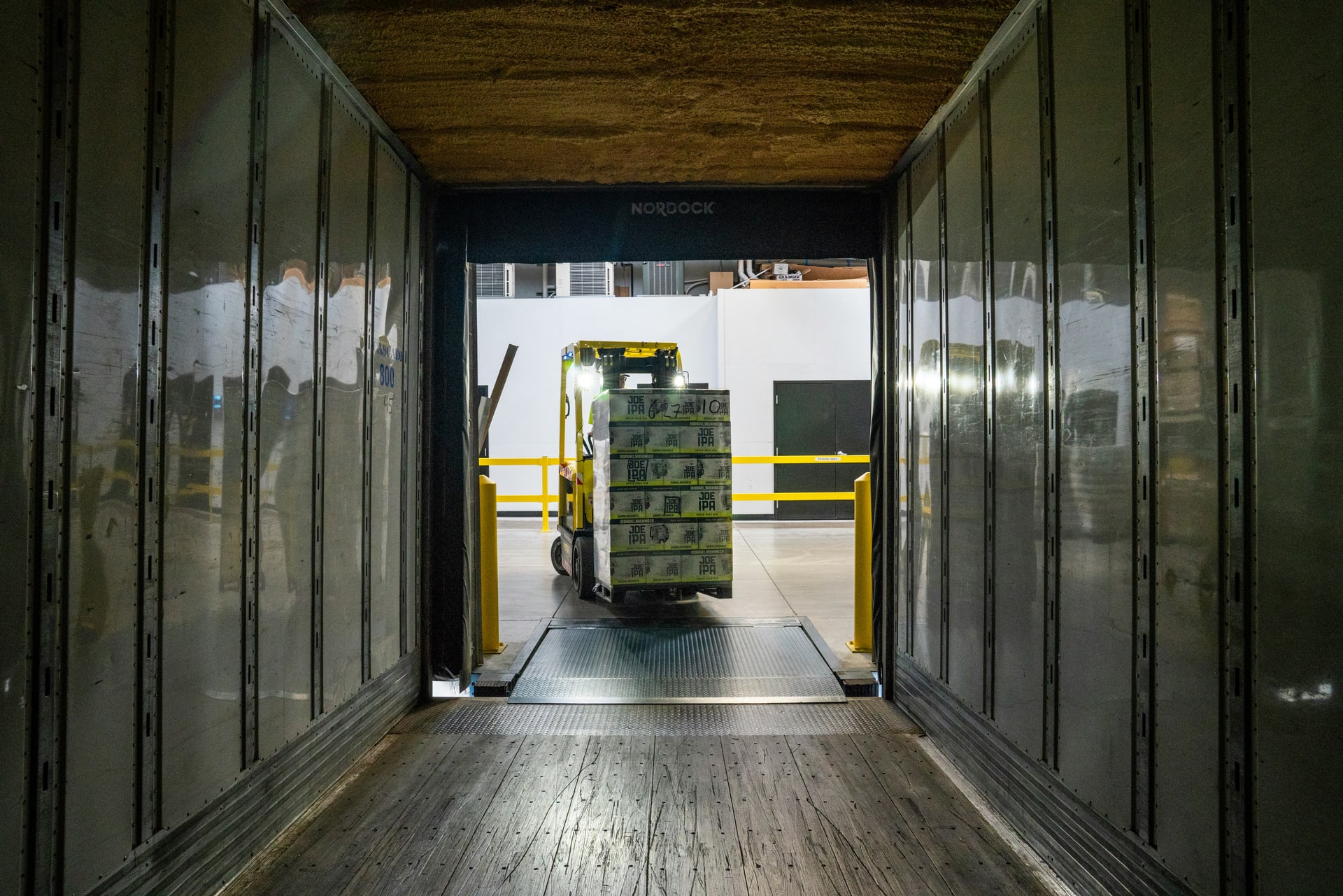 1,8 milioni di tonnellate, zero merce a terra: Decision Intelligence per la logistica Grocery